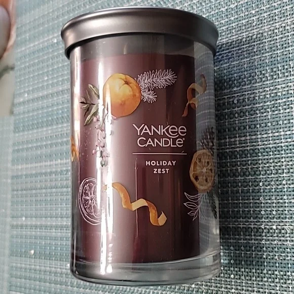 Yankee Candle Holiday Zest two wick 20oz, New - Picture 2 of 4